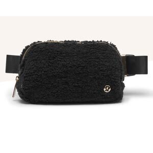 LULULEMON x peloton 
Everywhere Belt Bag Fleece